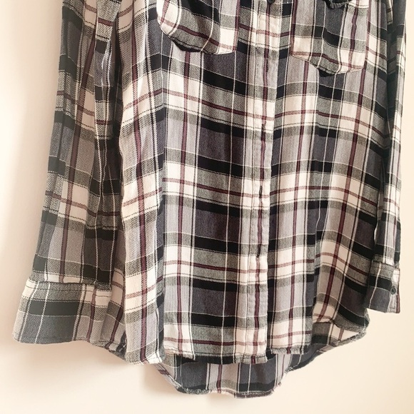 Cupcakes and Cashmere Cruz high low flannel top Medium - Picture 13 of 14